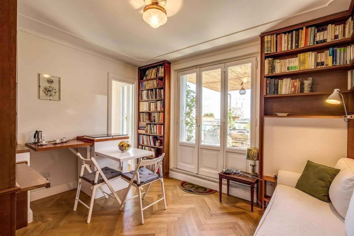Attic With Terrace Overlooking St Peters Basilica Rzym Zewnętrze zdjęcie