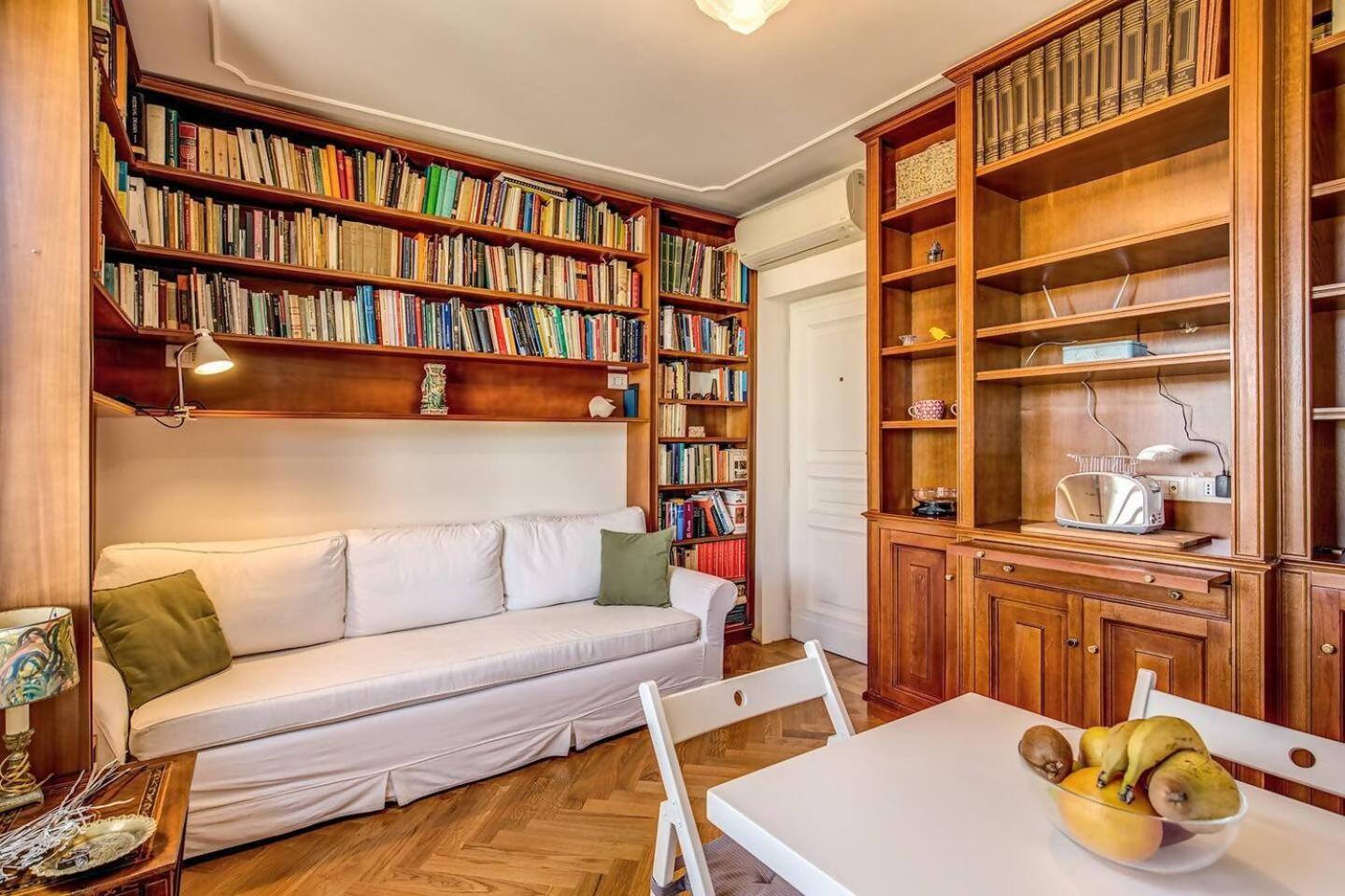 Attic With Terrace Overlooking St Peters Basilica Rzym Zewnętrze zdjęcie